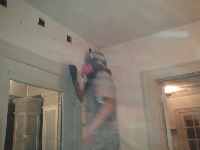 Cellulose-Insulation-for-Lath-and-Plaster-Walls-Holes
